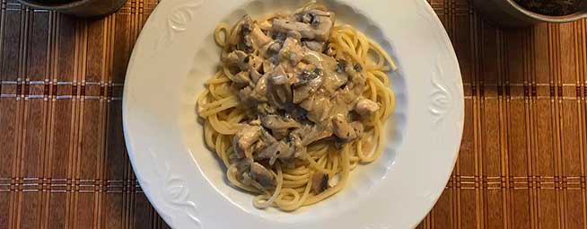 Receta de espaguetis a la carbonara bajos en grasa.