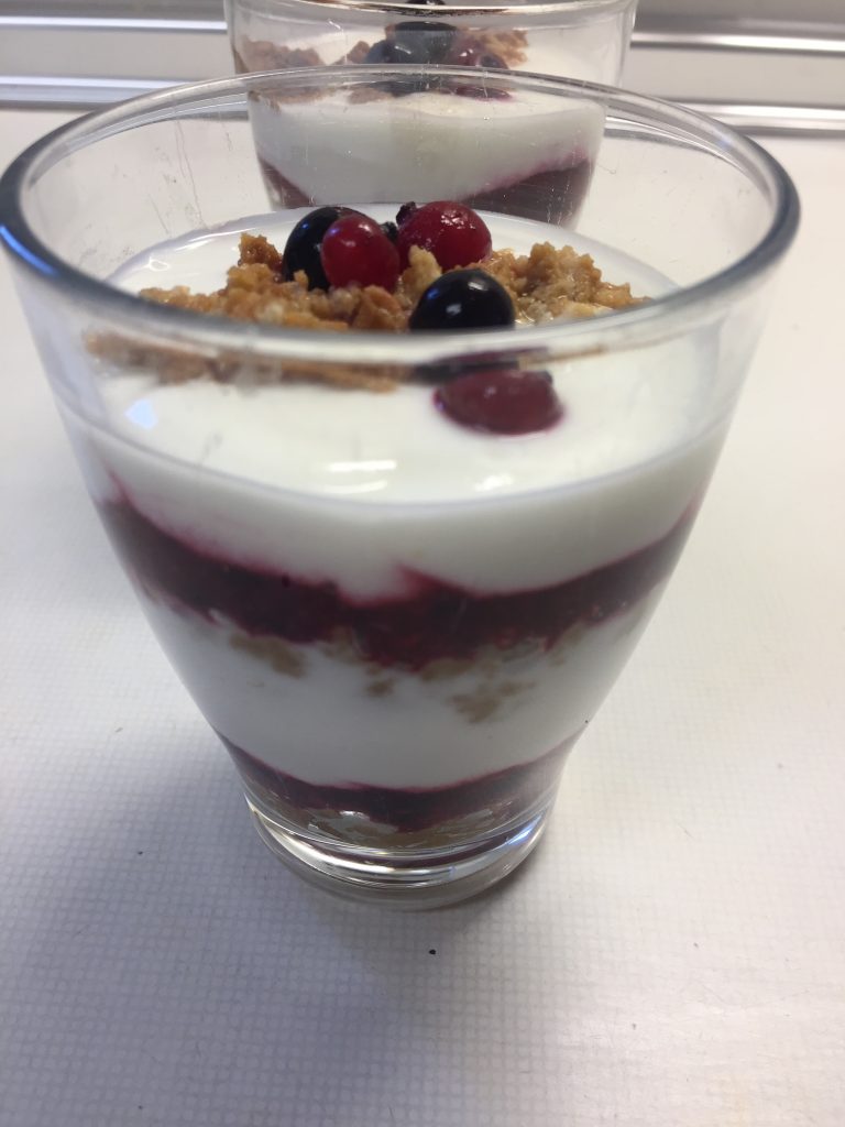 vasitos de frutos rojos veganos