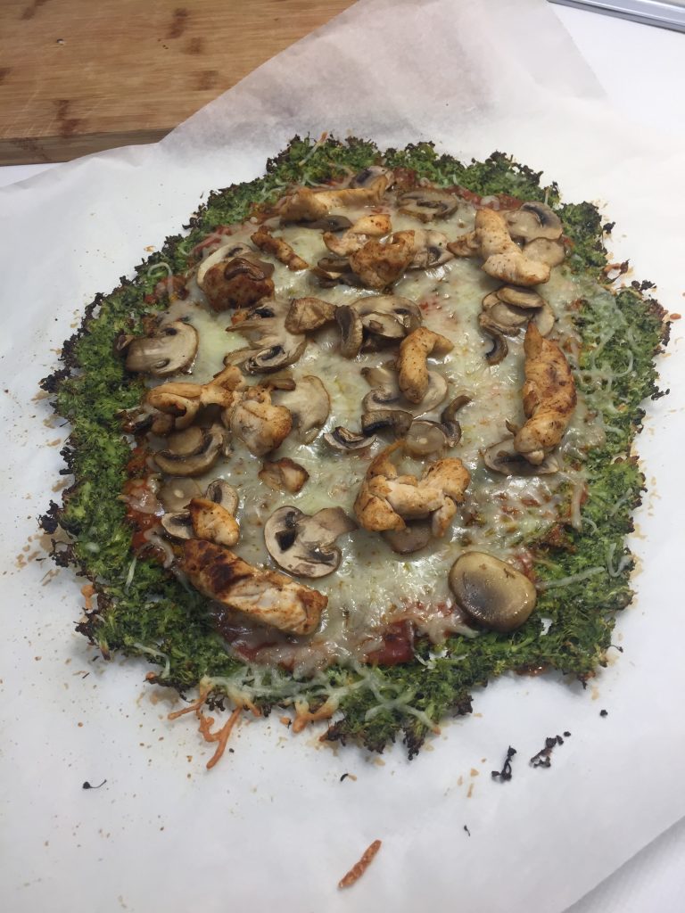 pizza con base vegetal de brocoli