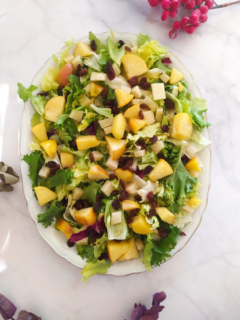 ensalada de navidad con manzana y pasas
