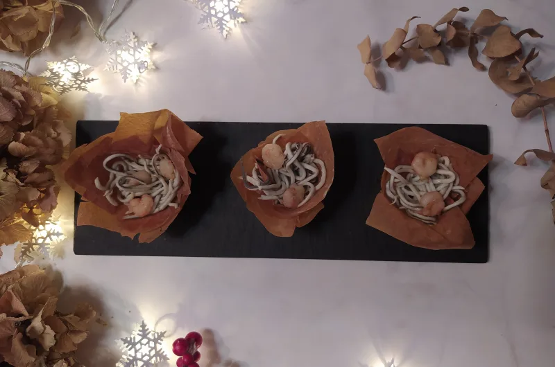 Cestitas de gulas y gambas