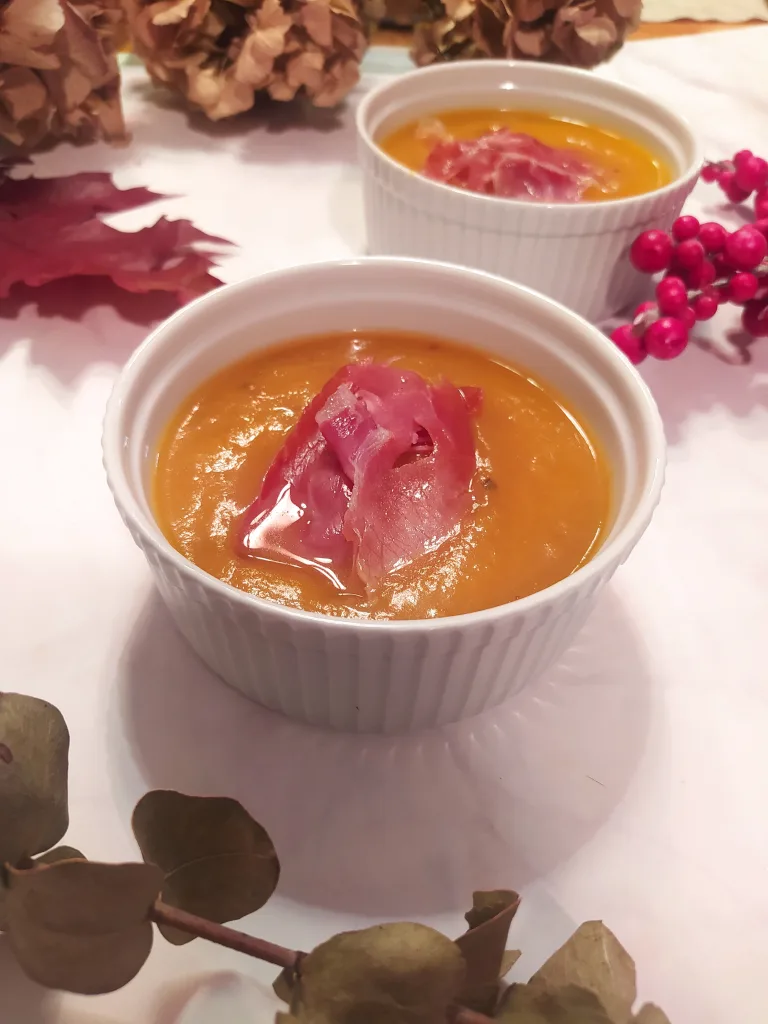 Crema de calabaza y manzana reconfortante y saludable