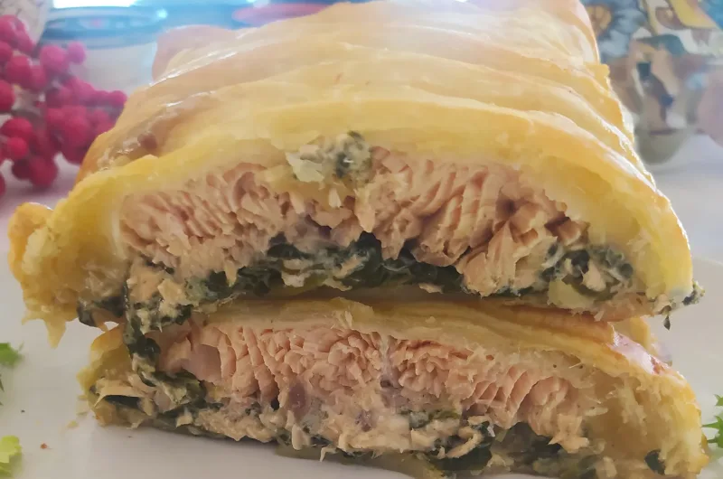 Hojaldre de salmón y espinacas, entrante delicioso y saludable para navidades.
